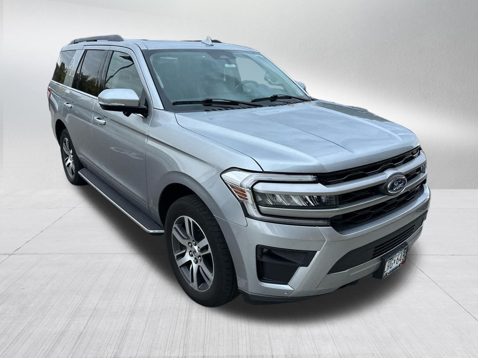 Used 2022 Ford Expedition XLT AWD/4WD image 3