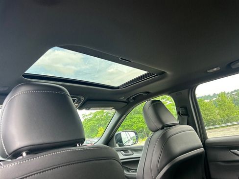 New 2025 Jeep Grand Cherokee 4WD image 8