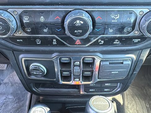 Used 2021 Jeep Gladiator Overland image 20