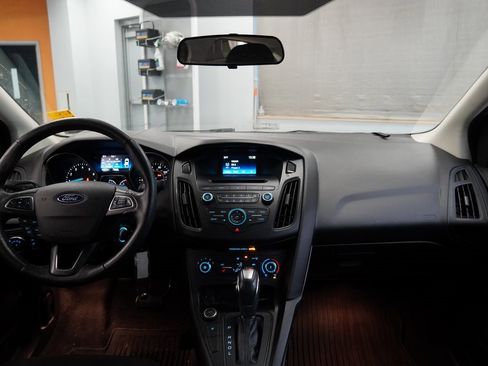 Used 2016 Ford Focus SE w/ SE Cold Weather Package image 10