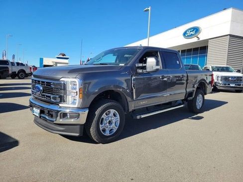 New 2026 Ford F250 XLT w/ FX4 Off-Road Package image 2