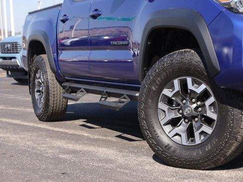 Used 2023 Toyota Tacoma TRD Off-Road image 3