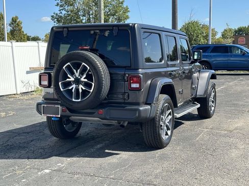 Used 2024 Jeep Wrangler Unlimited w/ Convenience Group AWD/4WD image 4