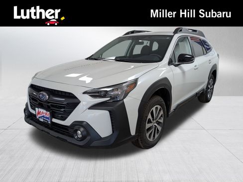 Used 2025 Subaru Outback Premium image 1