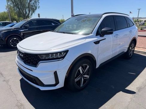 Used 2023 Kia Sorento S w/ Panoramic Sunroof Package FWD image 2