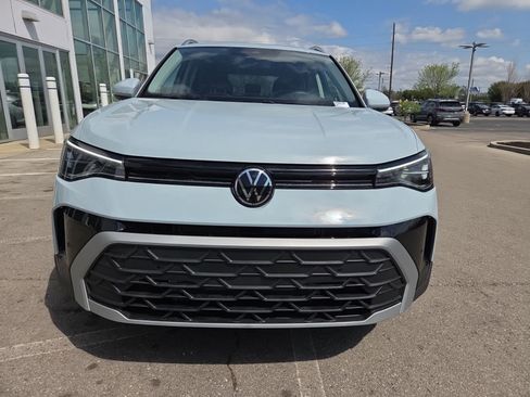 New 2026 Volkswagen Taos SE FWD image 14