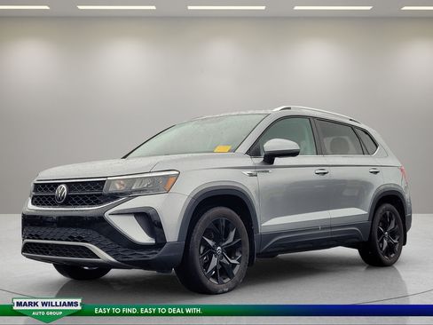 Used 2022 Volkswagen Taos SE FWD image 8