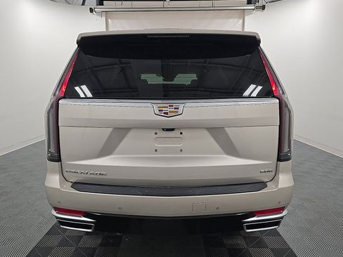 Used 2023 Cadillac Escalade Premium Luxury AWD/4WD image 9