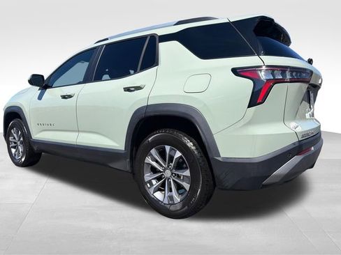 Used 2025 Chevrolet Equinox LT w/ Convenience Package II image 3