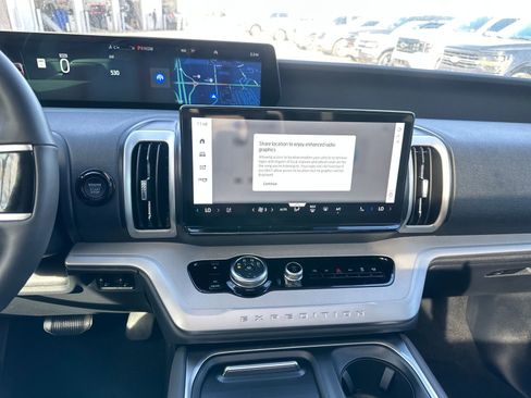 New 2025 Ford Expedition Active image 17