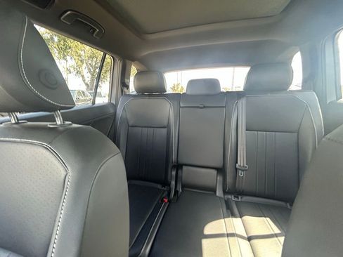 Used 2024 Volkswagen Tiguan SE R-Line image 13