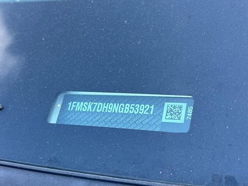 Certified 2022 Ford Explorer XLT image 2