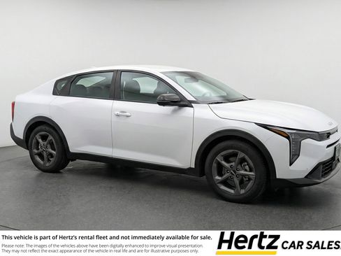 Used 2025 Kia K4 LXS image 1