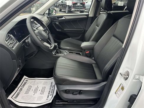 Certified 2022 Volkswagen Tiguan SE image 16