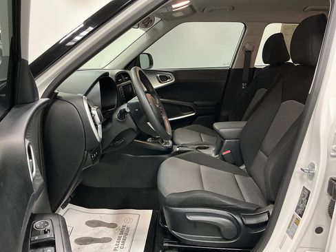 Used 2024 Kia Soul LX w/ Option Group 015 FWD image 8