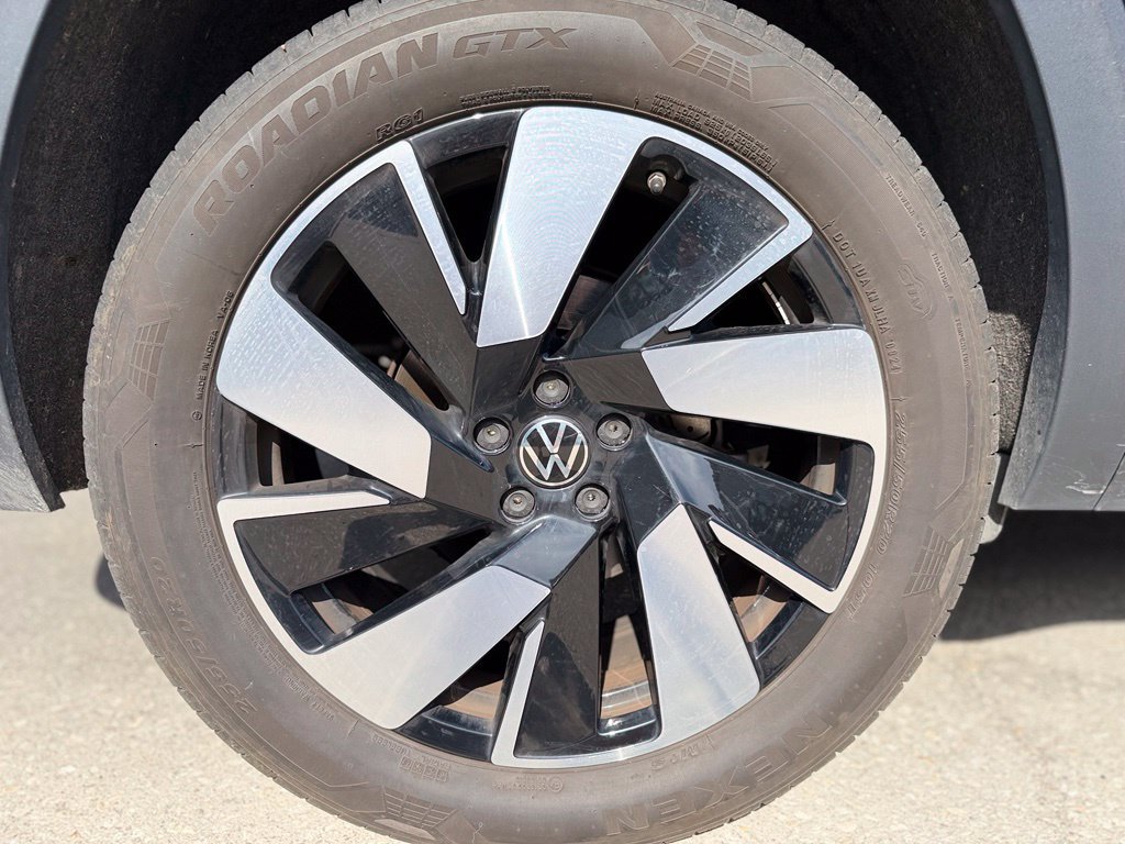 Used 2024 Volkswagen Atlas Cross Sport SE FWD image 11