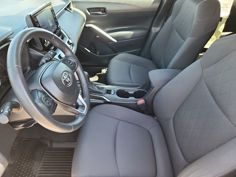 Used 2022 Toyota Corolla Cross LE w/ Moonroof Package AWD/4WD image 9