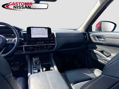 Used 2024 Nissan Pathfinder SL image 31