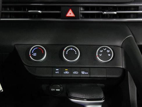 Certified 2025 Hyundai Elantra SE image 22