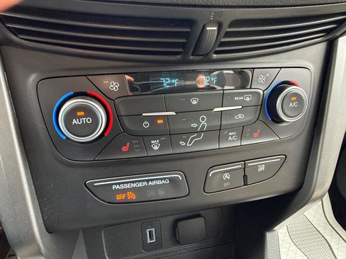 Used 2018 Ford Escape SE w/ Ford Safe & Smart Package FWD image 19