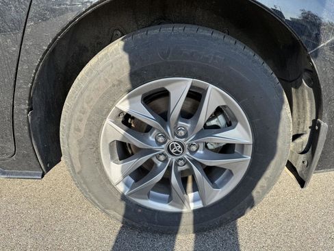 Used 2025 Toyota Sienna FWD image 17