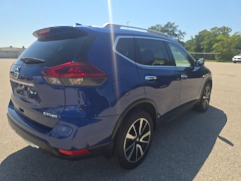 Used 2019 Nissan Rogue SV AWD/4WD image 3