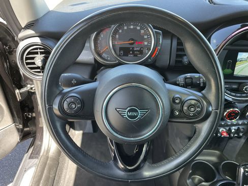 Used 2020 MINI Cooper 2-Door Hardtop image 10