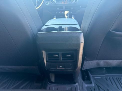 Used 2024 Chevrolet Colorado LT w/ LT Convenience Package II RWD image 16