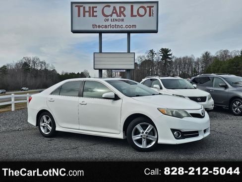 Used 2012 Toyota Camry SE image 1