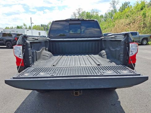 Used 2018 Nissan Titan SL AWD/4WD image 28