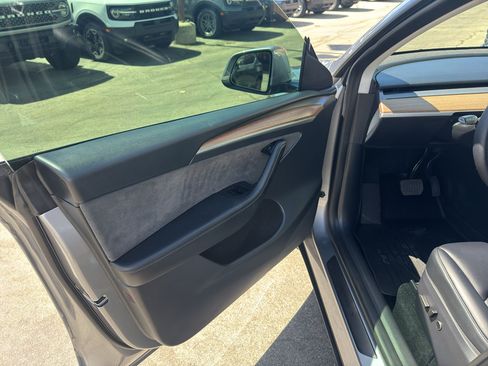 Used 2025 Tesla Model Y Long Range AWD/4WD image 7