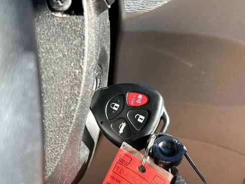 Used 2013 Toyota Venza LE w/ LE Convenience Pkg FWD image 32