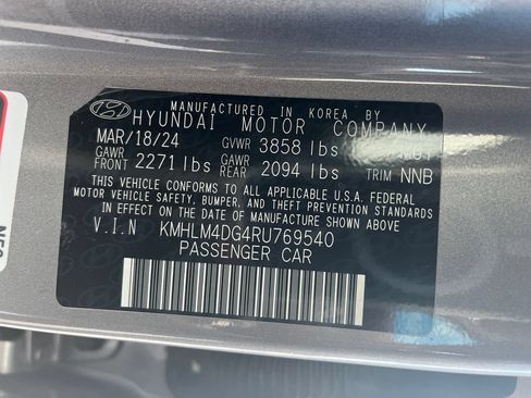 Used 2024 Hyundai Elantra SEL FWD image 29