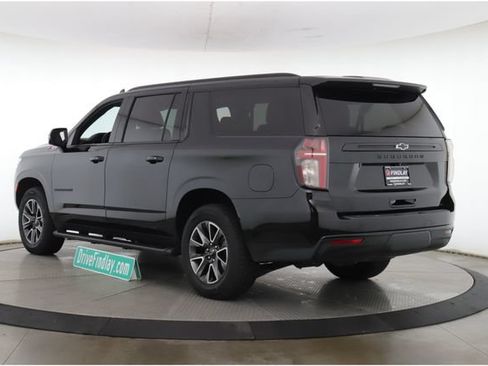 Used 2024 Chevrolet Suburban Z71 w/ Luxury Package AWD/4WD image 8