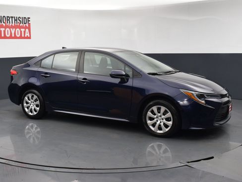 Used 2025 Toyota Corolla LE FWD image 6