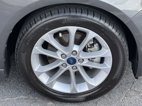 Used 2019 Ford Fusion SE image 12