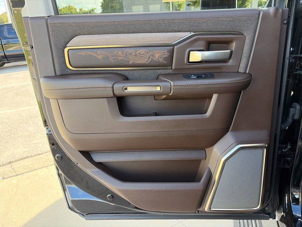 Used 2025 RAM 2500 Limited AWD/4WD image 47