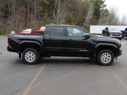 Used 2025 Toyota Tacoma SR5 image 4