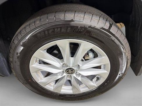 Used 2024 Toyota Corolla Cross LE AWD/4WD image 19