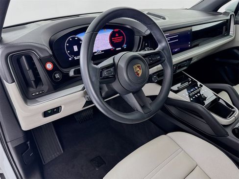 Certified 2024 Porsche Cayenne image 4