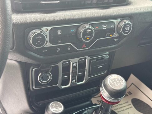 Used 2025 Jeep Wrangler Unlimited Sport AWD/4WD image 31