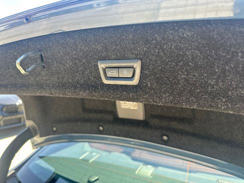 Certified 2025 BMW 330i Sedan image 7