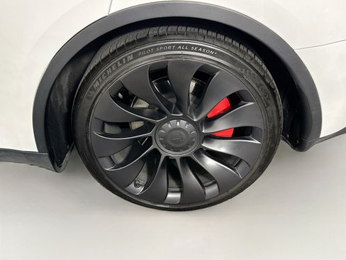 Used 2023 Tesla Model Y Performance image 11