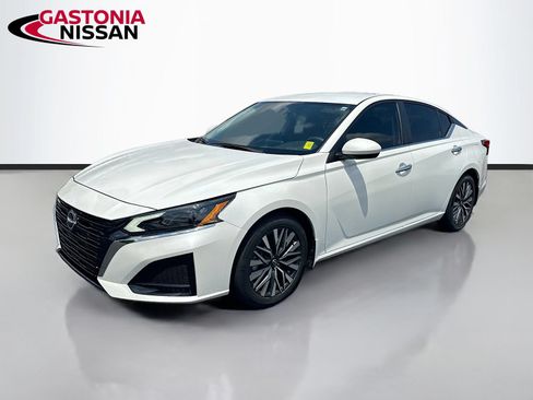 Used 2023 Nissan Altima 2.5 SV FWD image 3