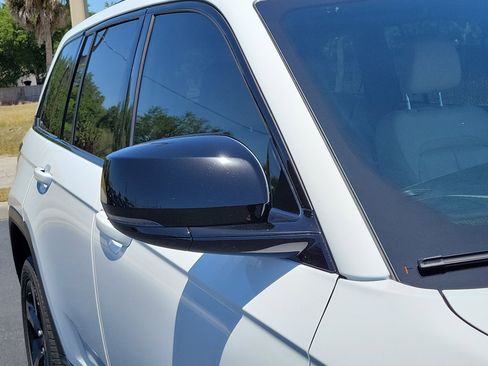 Used 2023 Jeep Grand Cherokee Limited w/ Black Appearance Package image 9