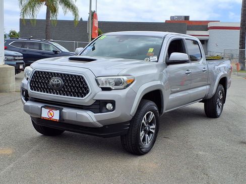 Used 2018 Toyota Tacoma TRD Sport RWD image 3