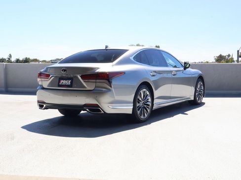 Used 2023 Lexus LS 500 w/ Accessory Package (Z2) RWD image 9