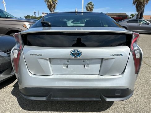 Used 2016 Toyota Prius Three Touring FWD image 5