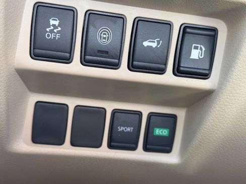 Used 2019 Nissan Rogue SV image 11