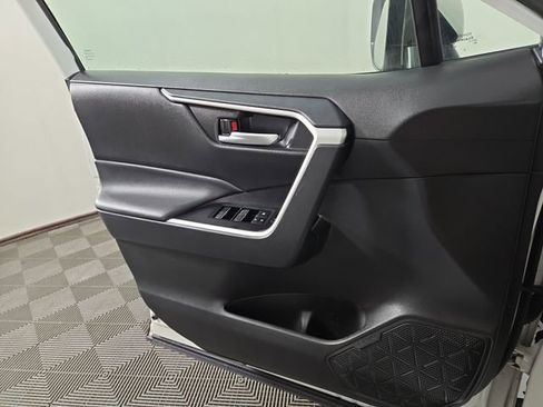 Used 2025 Toyota RAV4 XLE FWD image 29